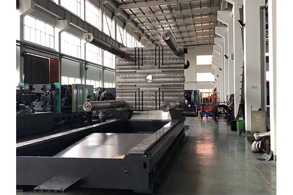   LOG 2800噸夾緊單元 3300噸注塑單元。 根據(jù)您的需求設計定制機器！ 